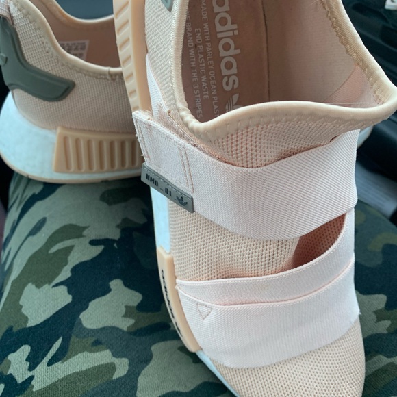 ADIDAS NMD SIZE 8.5 - Picture 3 of 8